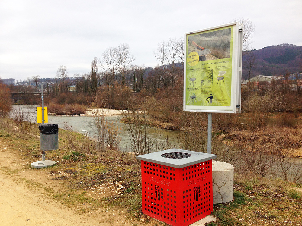 Area around the new 'adventure pond' (outside the nature reserve), with infrastructure and information boards with rules for using the newly created natural swimming pool.