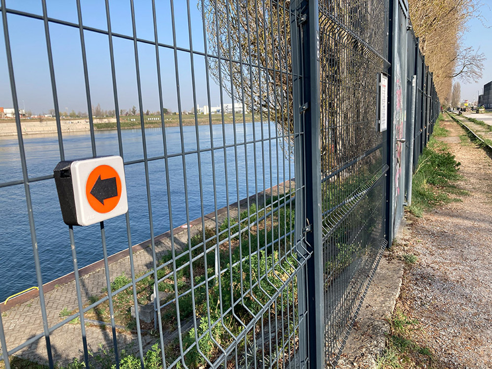 Motorized pointer actuator (prototype) from the IoT toolkit, mounted on a fence for visitor guidance.